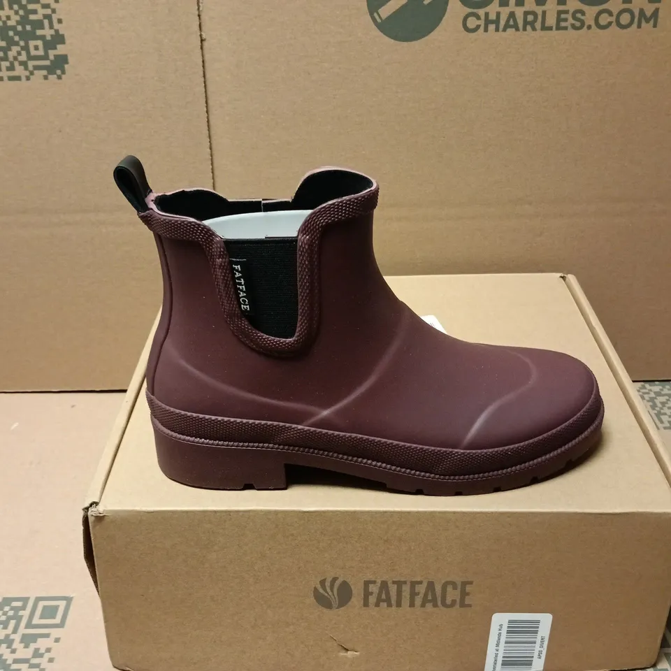 BOXED PAIR OF FATFACE RUBBER ANKLE WELLY IN MAROON - UK 6