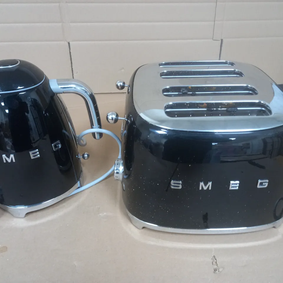 SMEG KETTLE AND 4-SLICE TOASTER SET - BLACK