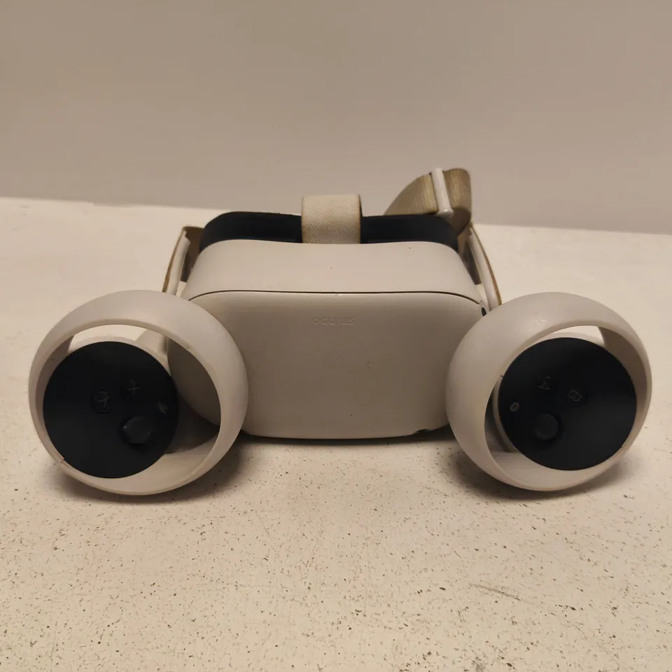 OCULUS VR HEADSET WITH REMOTES 