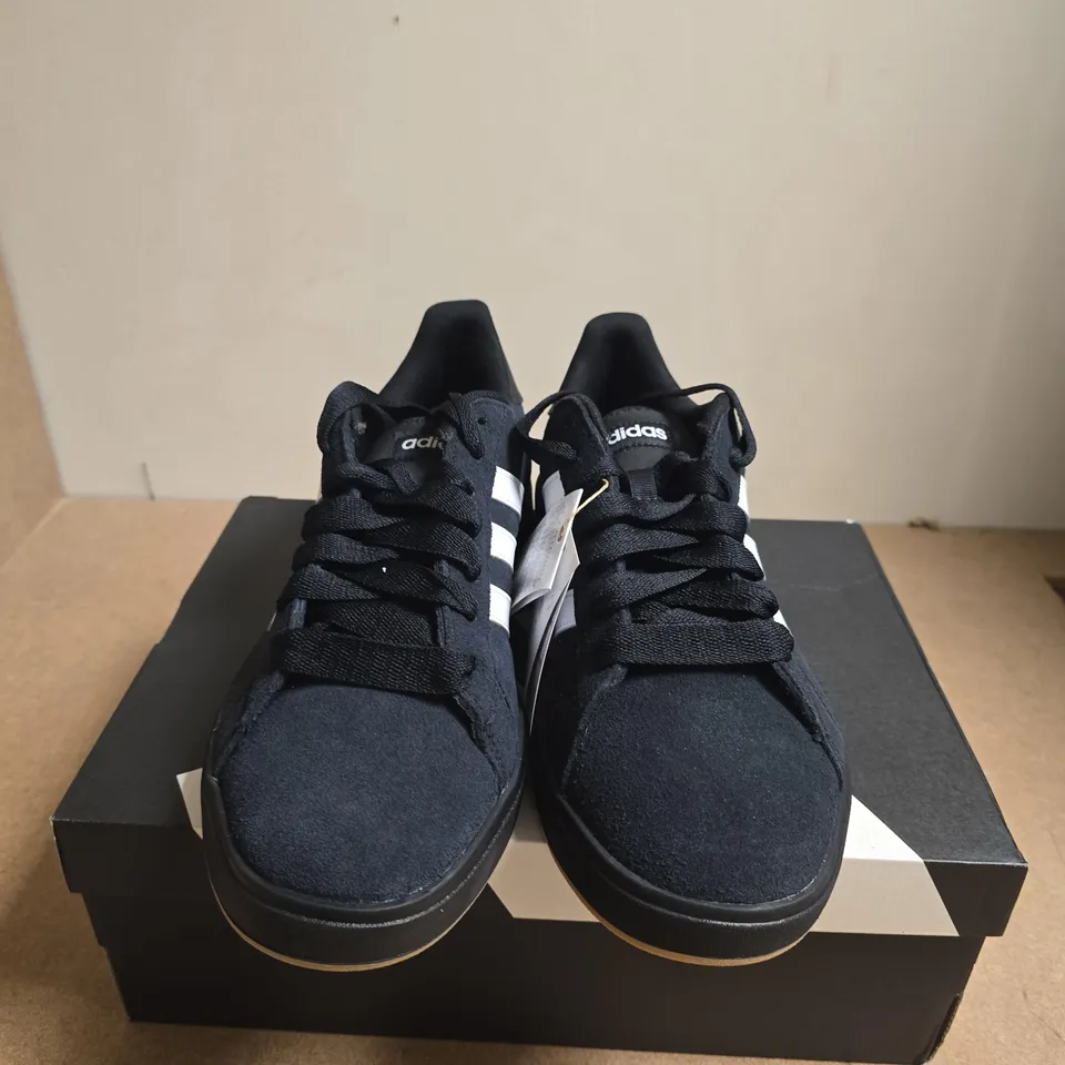 BOXED PAIR OF ADIDAS GRAND COURT BASE 00S SNEAKERS – NAVY, UK 10