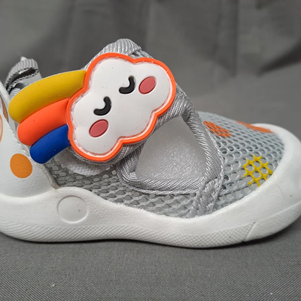 BOXED PAIR OF FUMEIER INFANT MESH WALKING SHOES IN GREY SIZE 15
