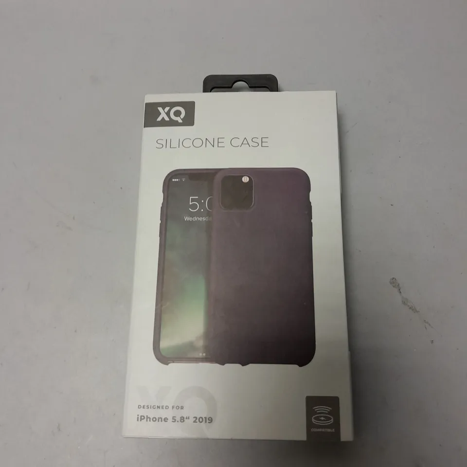 APPROXIMATELY 50  XQ BRAND NEW SEAED SILICONE CASE IPHONE 5.8" 2019 MODEL 