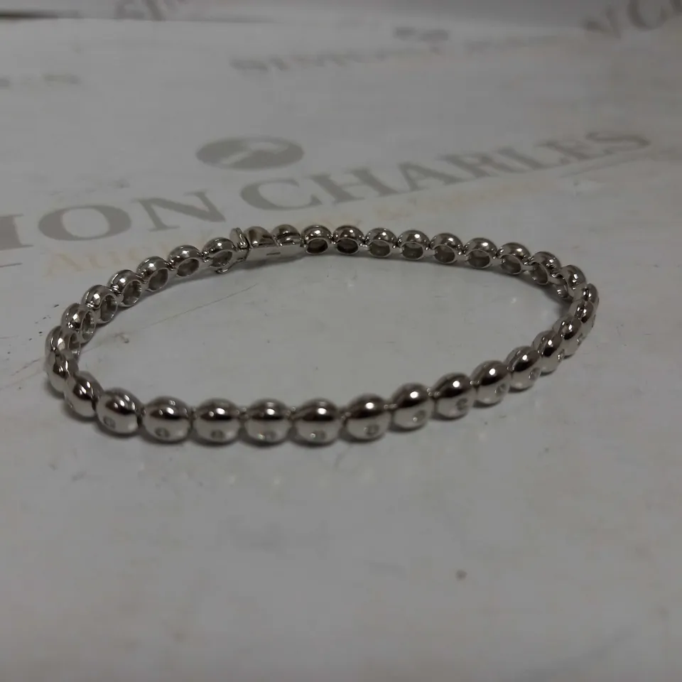 DESIGNER 18CT WHITE GOLD BRACELET RUB-OVER SET WITH DIAMONDS