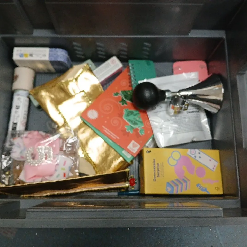 MIXED LOT: JUICY COUTURE CRYSTAL SUNSHINE BRACELETS CRAFT KIT (190 PCS) + ASSORTED SMALL CRAFT ITEMS