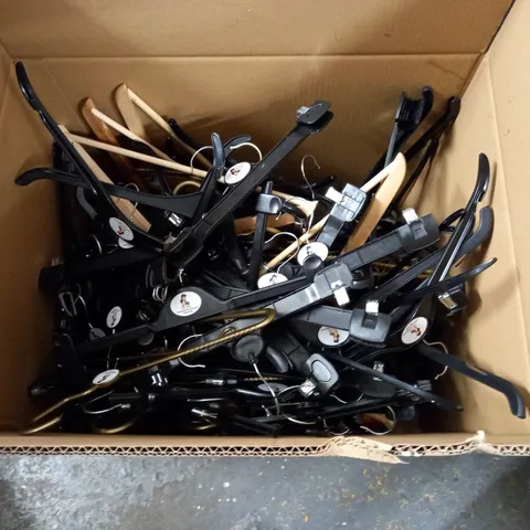 LARGE QUANTITY OF ASSORTED CLOTHES HANGER
