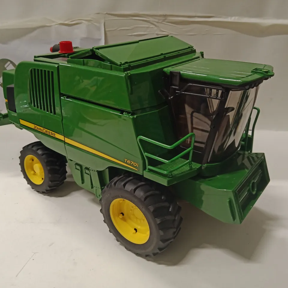 JOHN DEERE TOY COMBINE HARVESTER WITH HEADER ATTACHMENT (GERMANY, 2008)