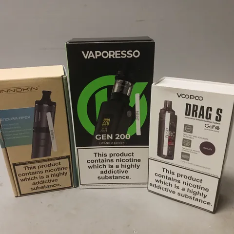 APPROXIMATELY 20 VAPES & E-CIGARETTES TO INCLUDE VAPORESSO GEN 200, INNOKIN ENDURA FLEX, VOOPOO DRAG S, ETC