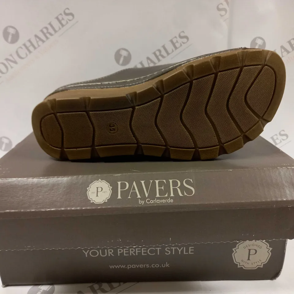 BOXED PAIR OF SERAY33003 ADJUSTABLE SANDALS UK SIZE 2