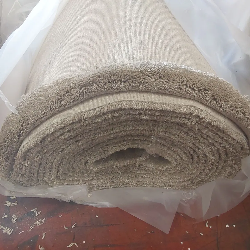 ROLL OF QUALITY ULTIMATE IMPRESSIONS FORTUNE CARPET - APPROXIMATELY 13.68 x 5m