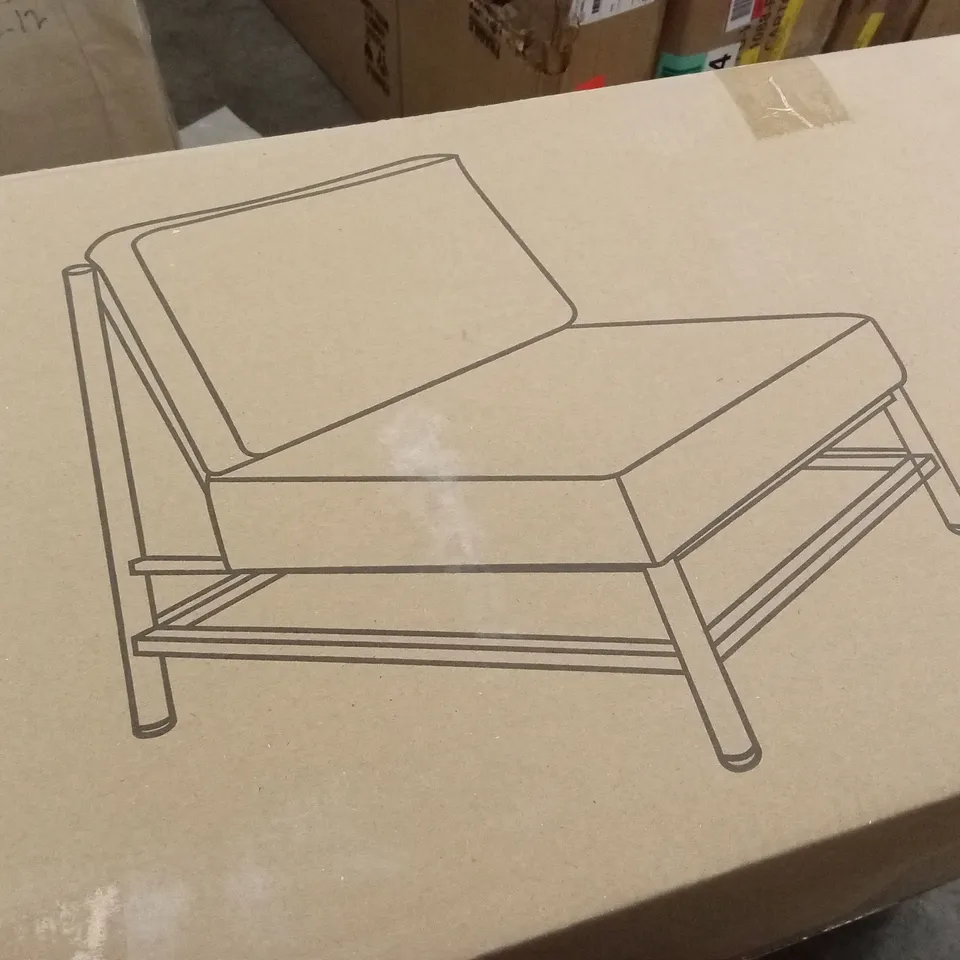 BOXED WHITE CHAIR WITH METAL FRAME (1 BOX)