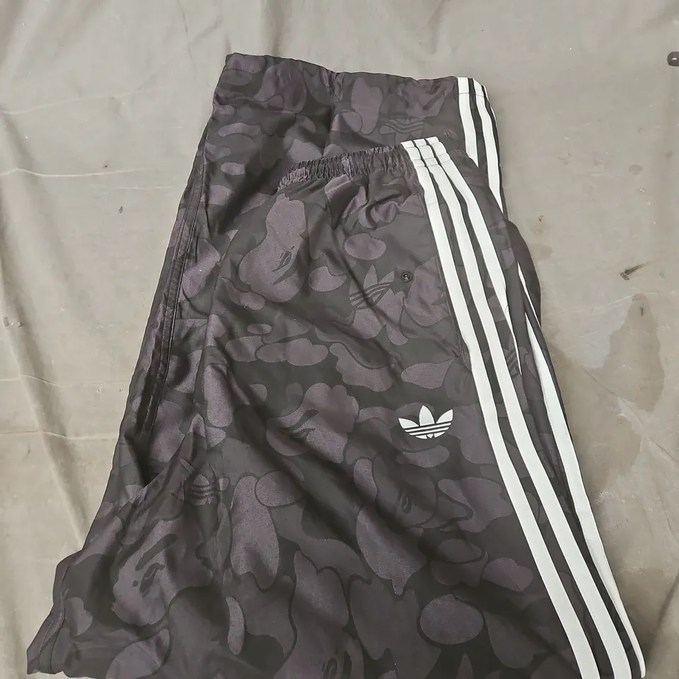 ADIDAS CAMOUFLAGE TRACK PANTS – SMALL