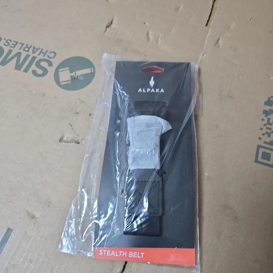 BOX OF APPROXIMATELY 15 ASSORTED HOUSEHOLD ITEMS INCLUDING FLORAL RUG , ALPAKA STEALTH BELT AND SOFT DOWN KNITTING WOOL