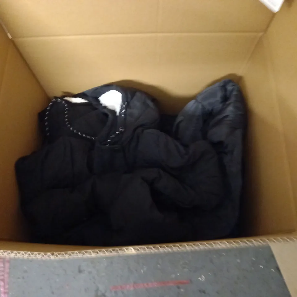 LOT OF APPROXIMATELY 10 ASSORTED FASHION COATS IN VARIOUS SIZES