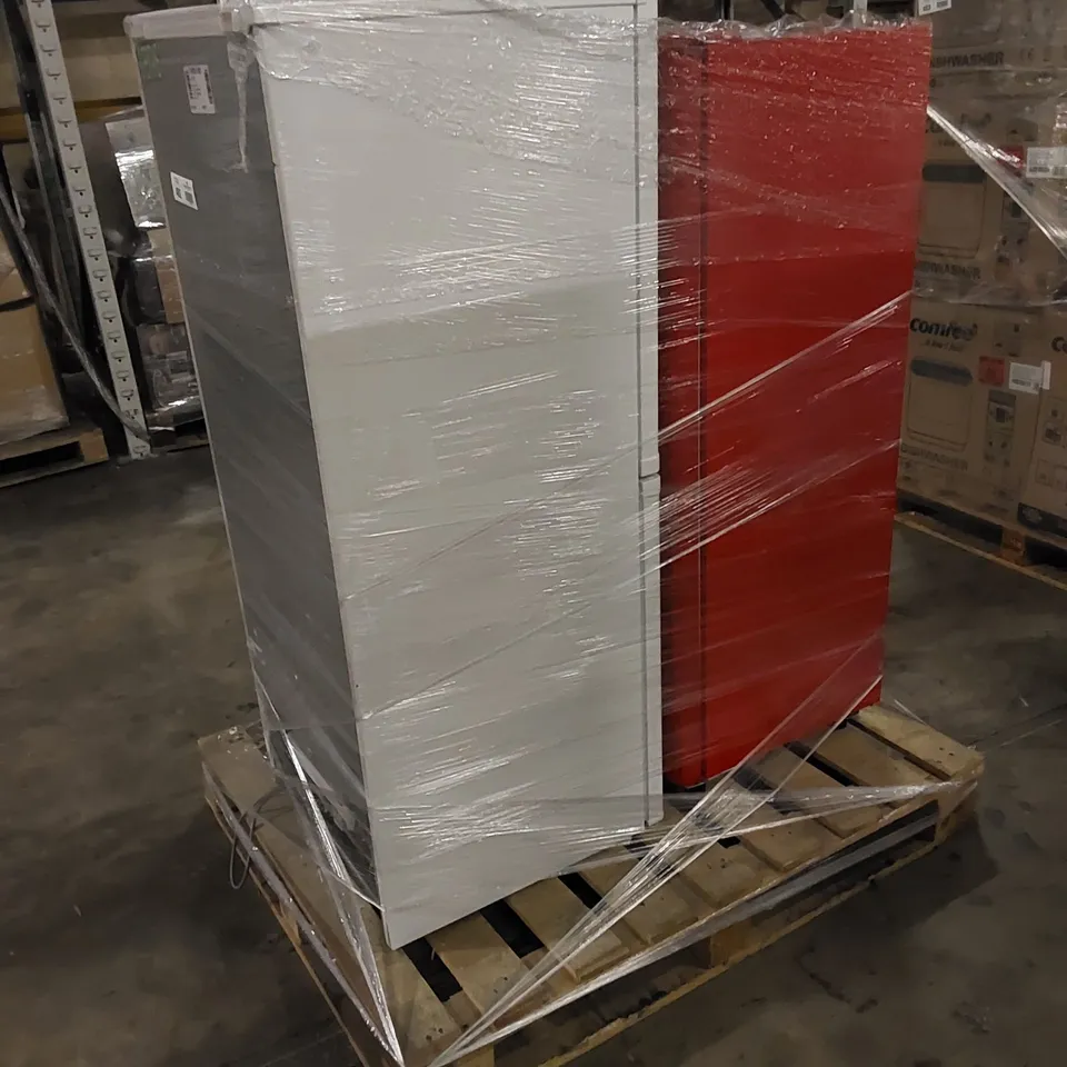 CANDY CSC1365WEN STATIC FREESTANDING FRIDGE FREEZER AND HISENSE RR220D4ARF 52CM FREESTANDING RETRO FRIDGE