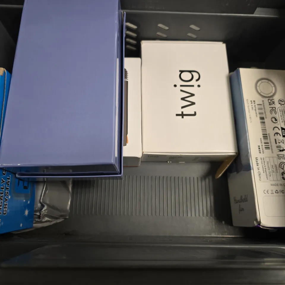 APPROXIMATELY 8 ASSORTED ITEMS TO INCLUDE - UNBRANDED PORTABLE SPEAKER , ZHQ ELECTRONIC ANTI SNORING DEVICE ETC