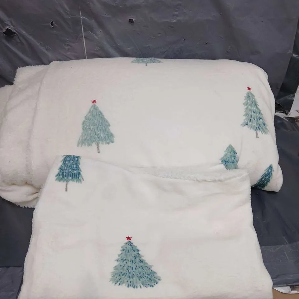 FLEECE CHRISTMAS TREE DUVET SET KING SIZE