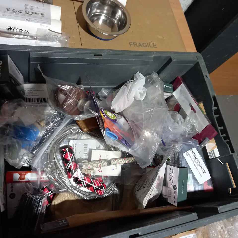 TOTE OF APPROXIMATLY 20 ASSORTED ITEMS TO INCLUDE A STAMP AND DIE SET, A DIFFUSER STICK SET AND A PULSE OXIMETER