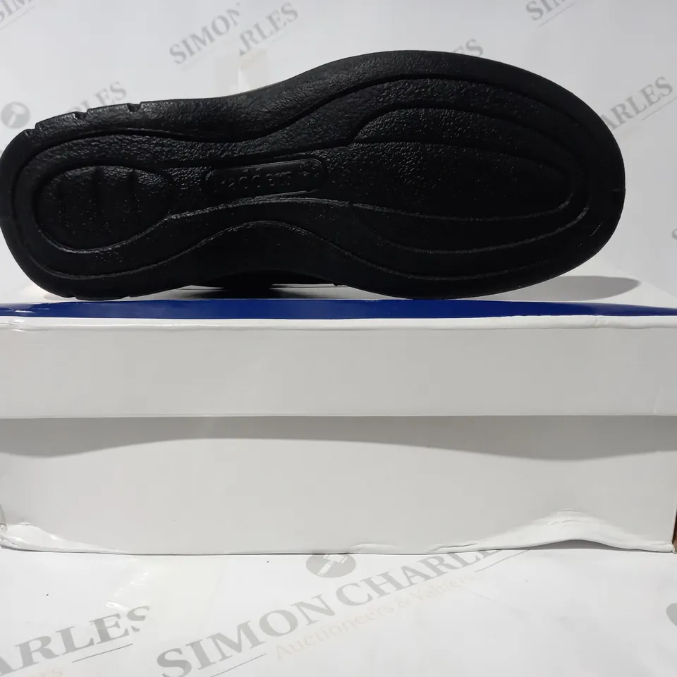 BOXED PAIR OF PADDERS SOLAR VELCRO STRAP SHOES IN BLACK SIZE 9.5