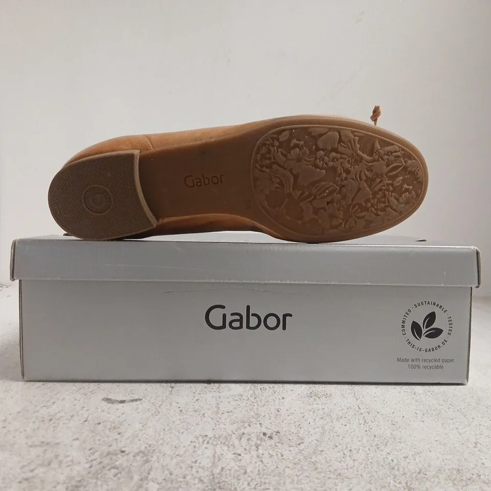 BOXED PAIR OF GABOR SHOES IN PEANUT SIZE 5.5