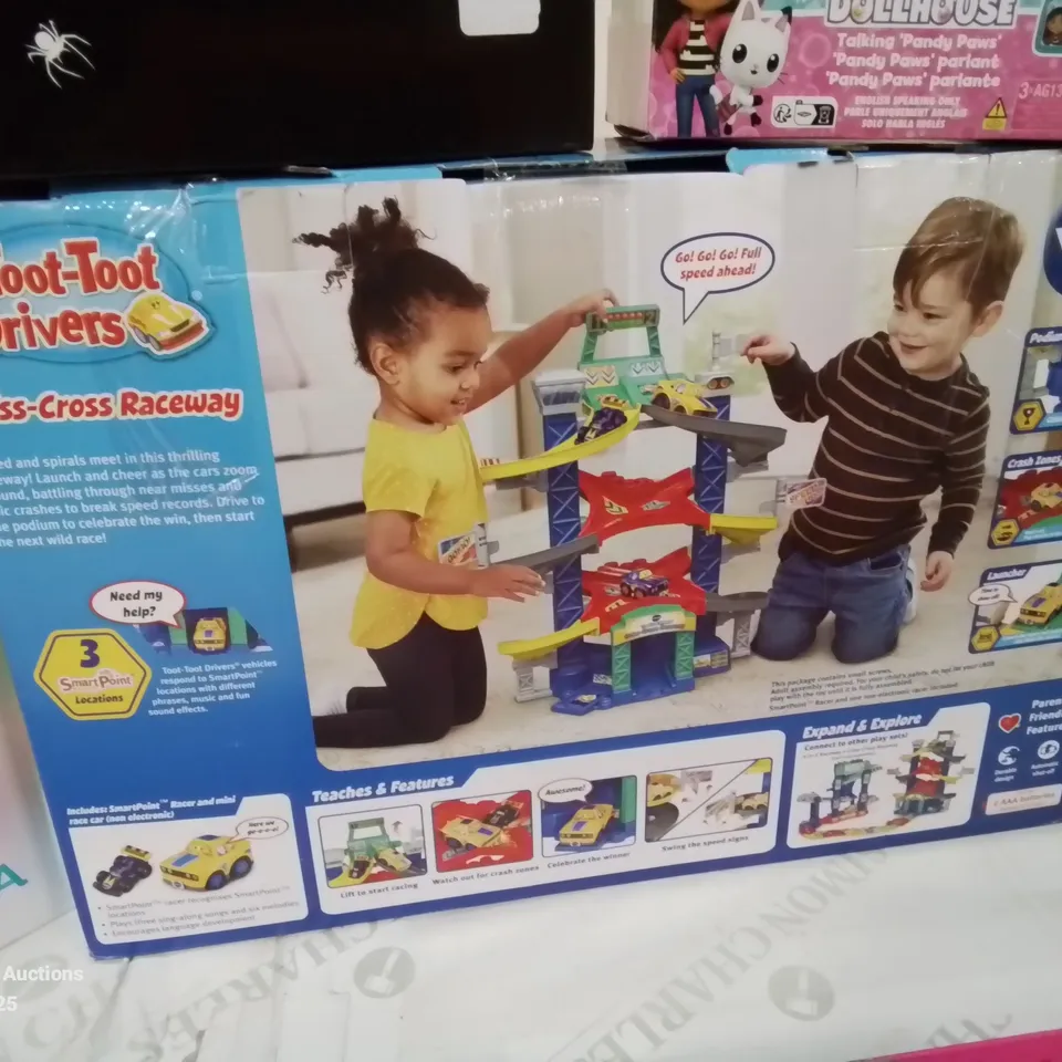 BOX CONTAINING APPROXIMATELY 10 TOYS AND OTHER ITEMS TO INCLUDE: PUZZLE, TOOT-TOOT RACEWAY, FOOT SPA, VTECH  KIDIZOOM SMARTPHONE, HALLOWEEN LED MASK ETC.