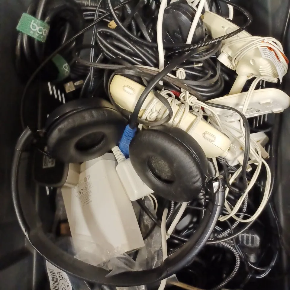 BOX OF ASSORTED HOUSEHOLD & ELECTRICAL CABLES TO INCLUDE HDMI CABLES, POWER SUPPLIES, AUDIO/VISUAL CABLES ETC	
