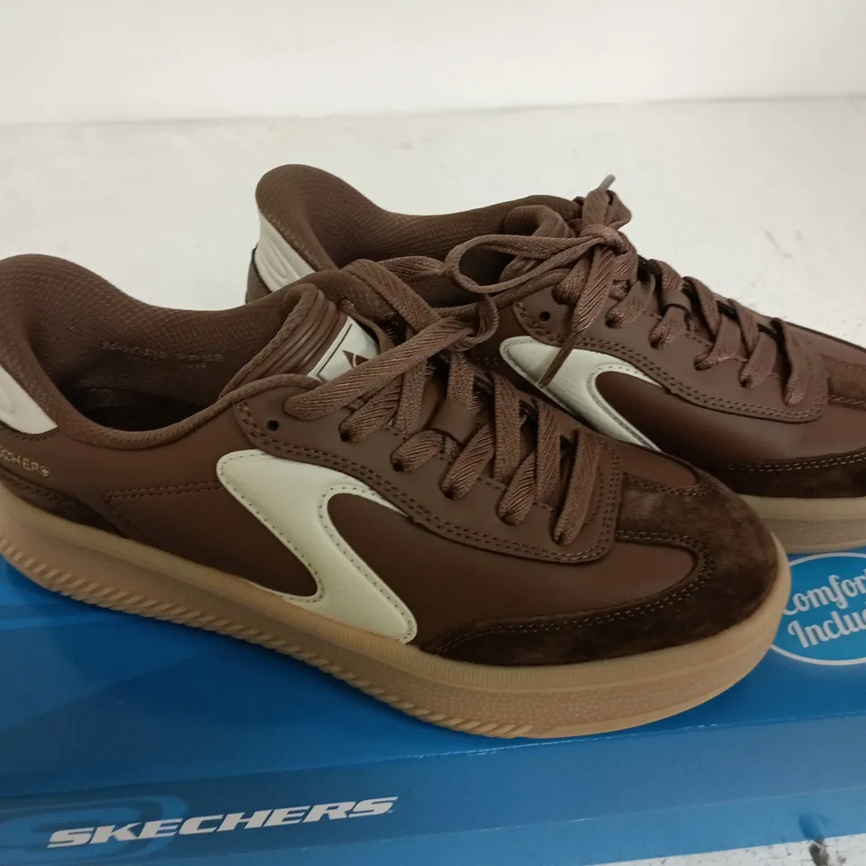 SKECHERS SIZE 7