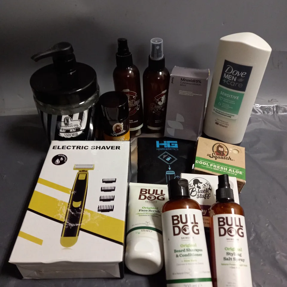 APPROXIMATELY 12 ASSORTED COSMETIC PRODUCTS TO INCLUDE - DAPPER DAN SEA SALT SPRAY - DR SQUATCH COOL FRESH ALOE SOAP - SONS MINOXIDIL 5% CUTANEOUS SOLUTION - ETC 