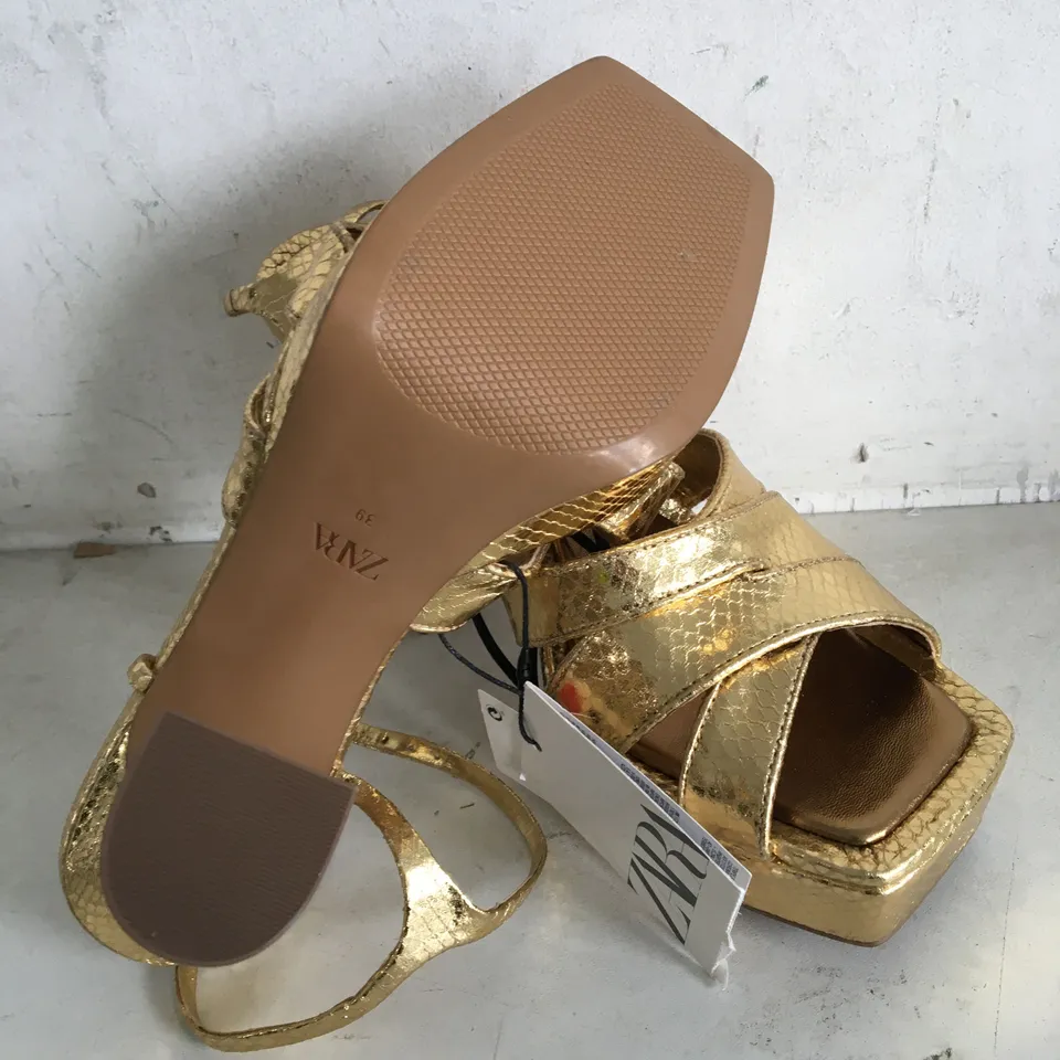 PAIR OF SIZE 39 ZARA GOLD HEELS