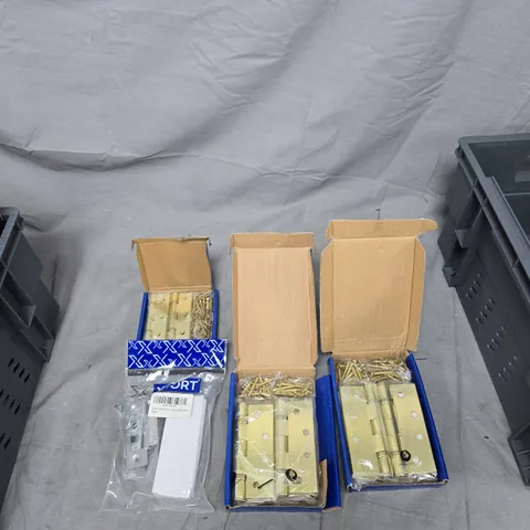 4X PACKS OF ASSORTED XFORT HINGES