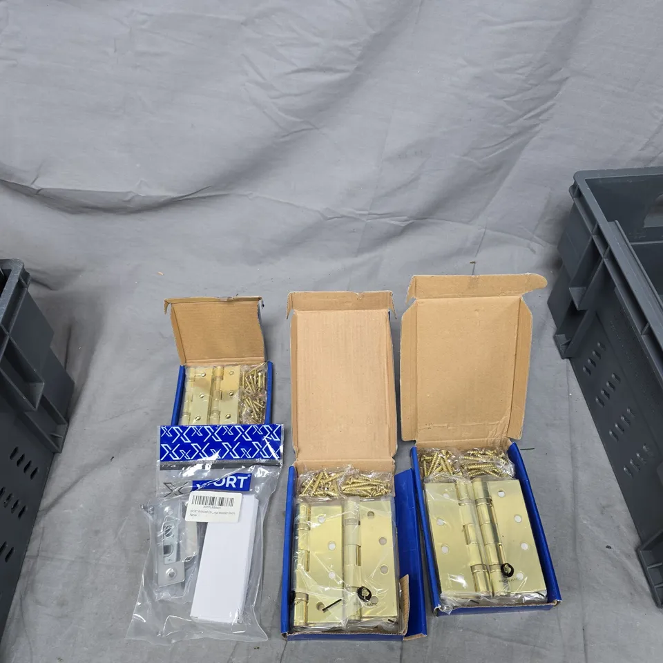 4X PACKS OF ASSORTED XFORT HINGES