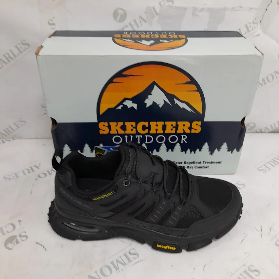 BOXED SKECHERS MEN'S SKECH-AIR ENVOY TRAINERS, BLACK - SIZE 7