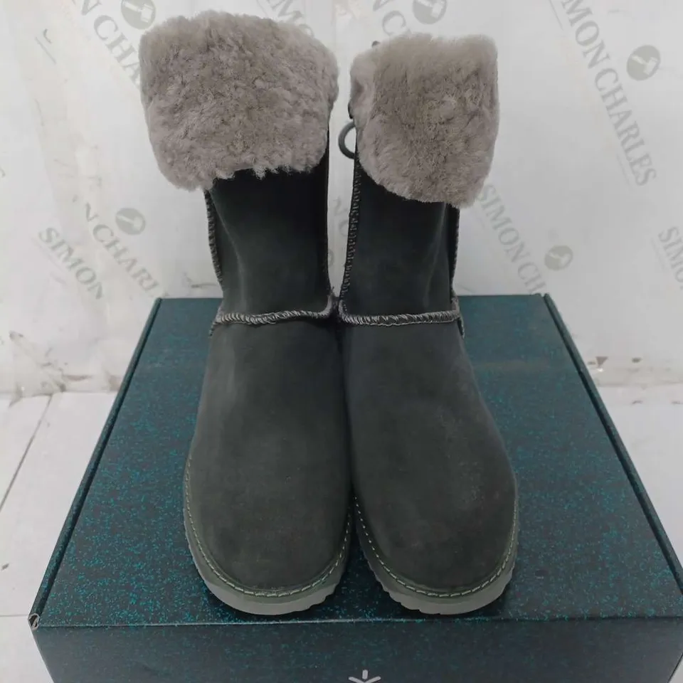 BOXED EMU BIRDWOOD WATERPROOF SHEEPSKIN BOOTS - SIZE W7/M6