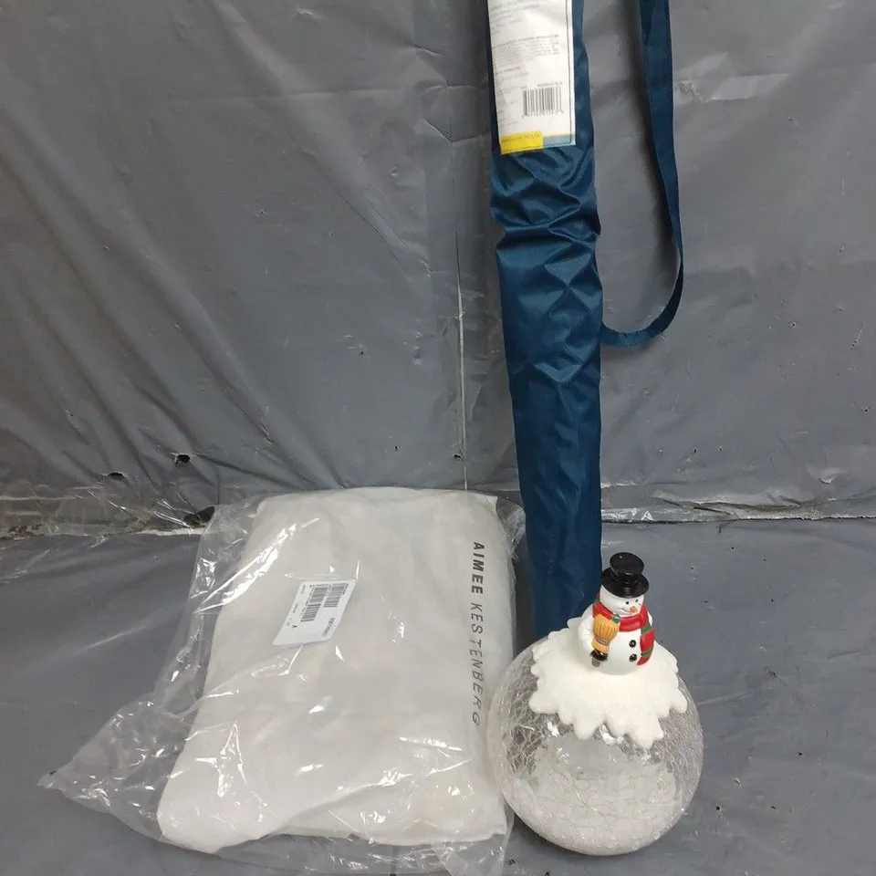 LARGE BOX OF APPROX 5 ASSORTED ITEMS TO INCLUDE CHRISTMAS DECORATIONS, DUVET SET AND HANDBAG