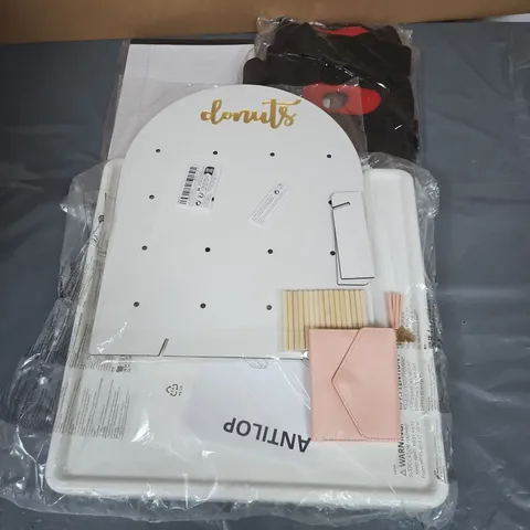 BOX OF APPROXIMATELY 12 ASSORTED HOUSEHOLD ITEMS TO INCLUDE - PURSE - PAPER - WALLPAPER - ETC
