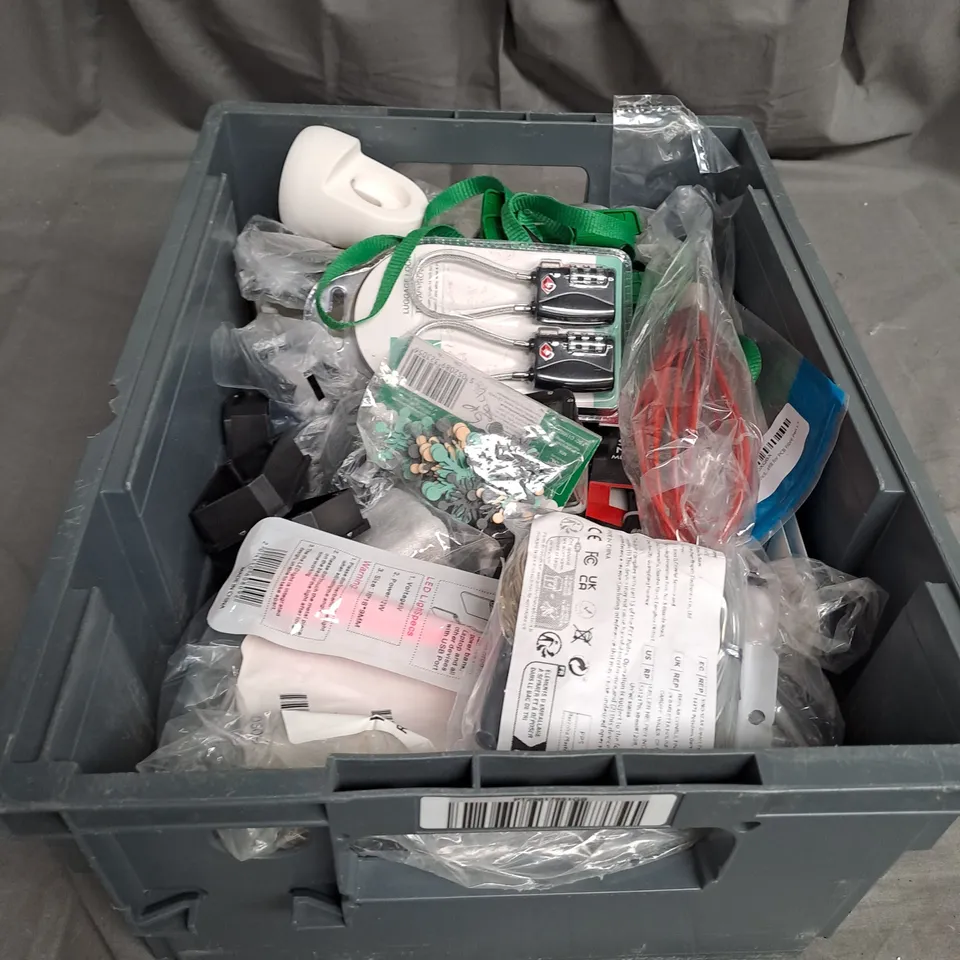 TOTE OF APPROX 20 HOUSEHOLD ITEMS 