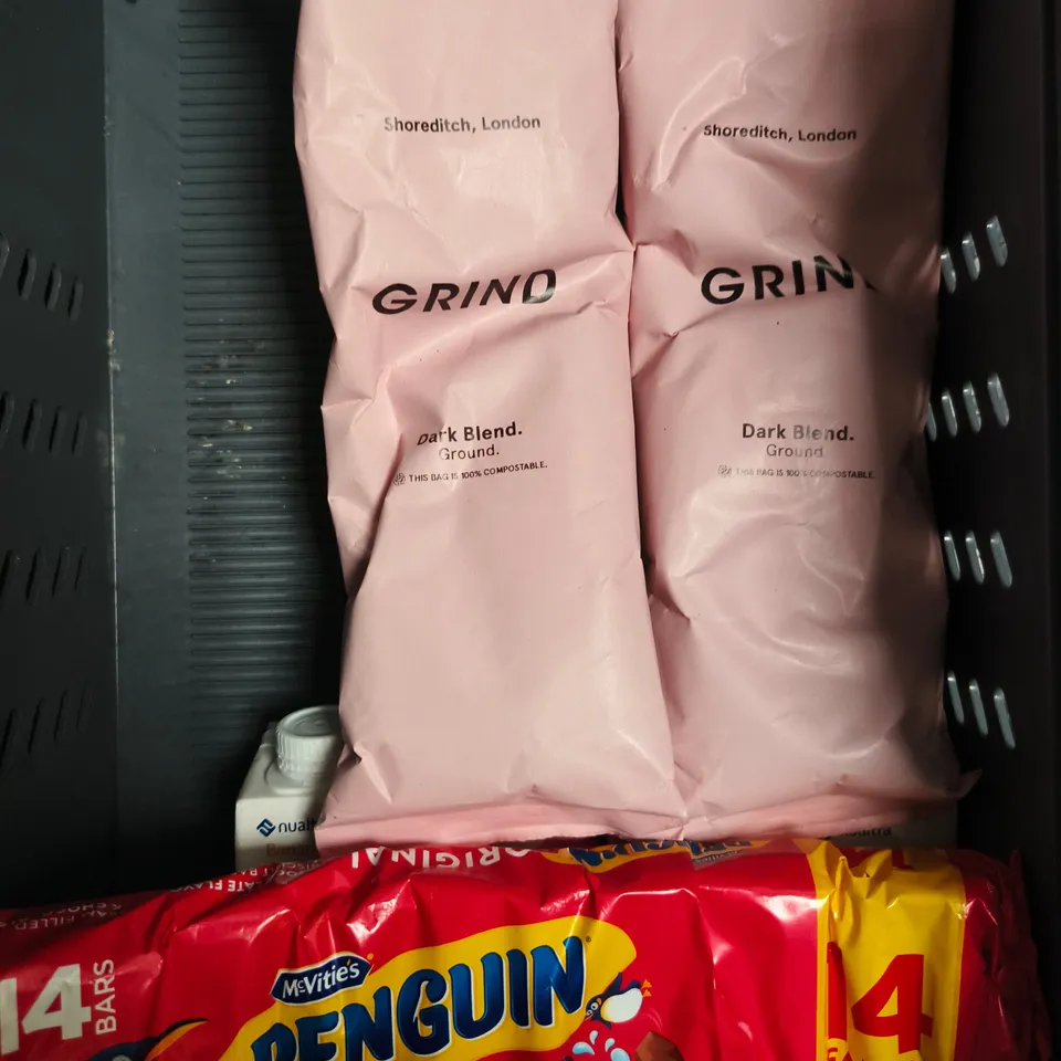APPROXIMATELY 10 ASSORTED FOOD/DRINK PRODUCTS TO INCLUDE GRIND COFFEE, DINO'S BIG DOGS, PENGUIN BARS ETC