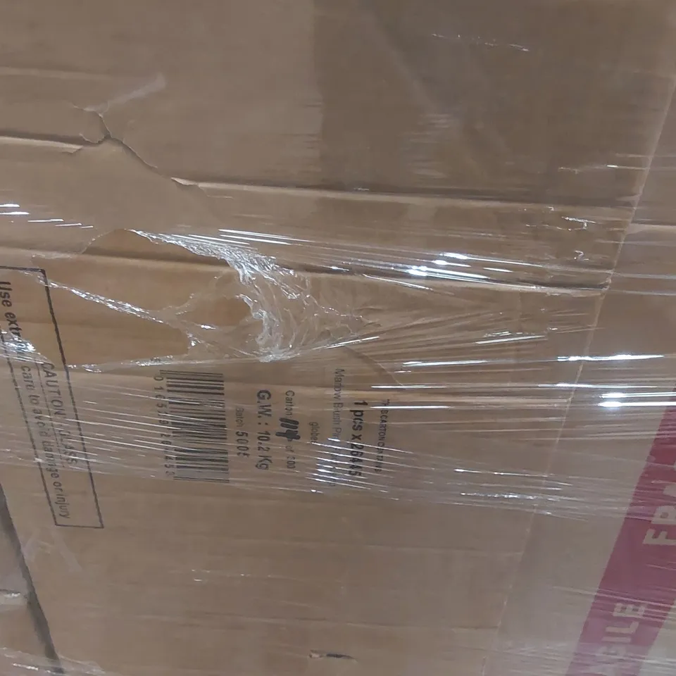 PALLET CONTAINING A VERY LARGE QUANTITY OF HOME LIGHTING PRODUCTS