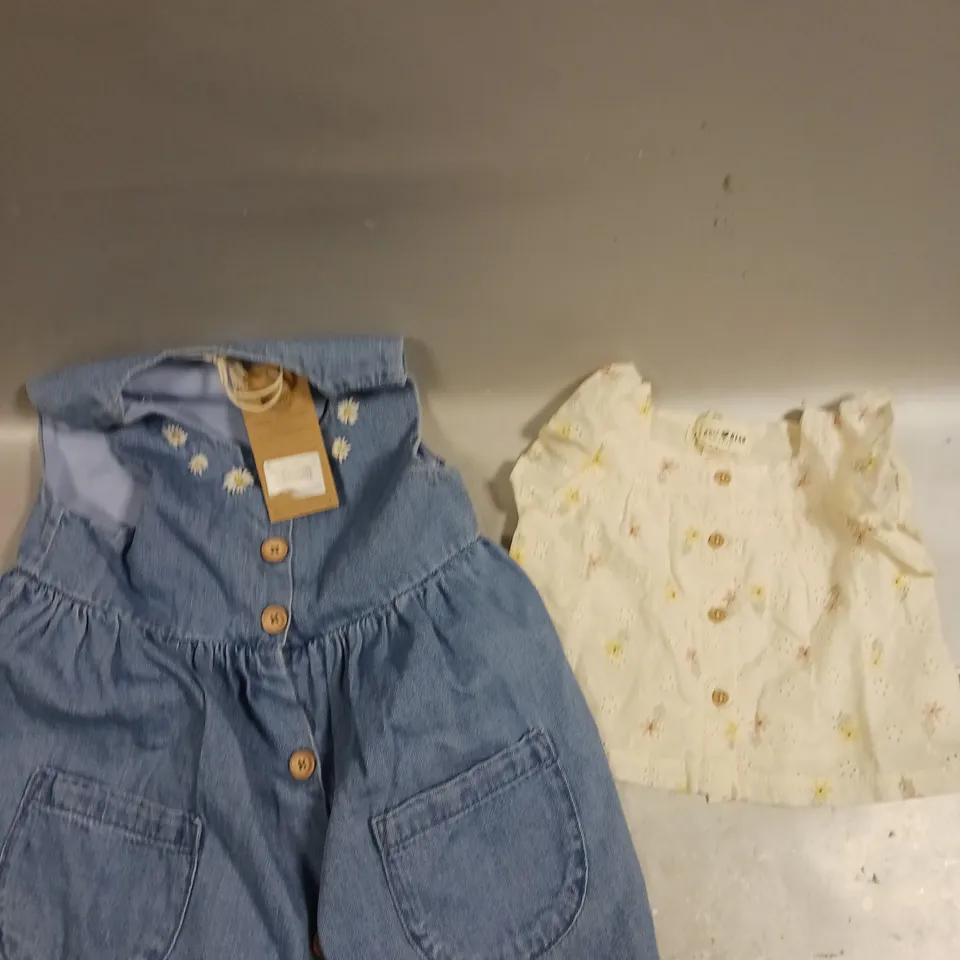 APPROXIMATELY 20 ASSORTED CHILDRENS CLOTHING PRODUCTS IN AGES RANGING FROM 0-5YRS 