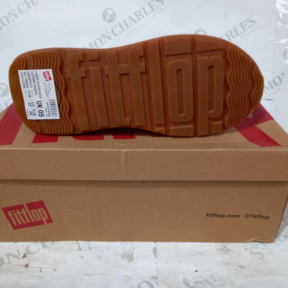 BOXED PAIR OF FITFLOP LEATHER/SUEDE FLATFORM SNEAKERS IN WHITE UK SIZE 5