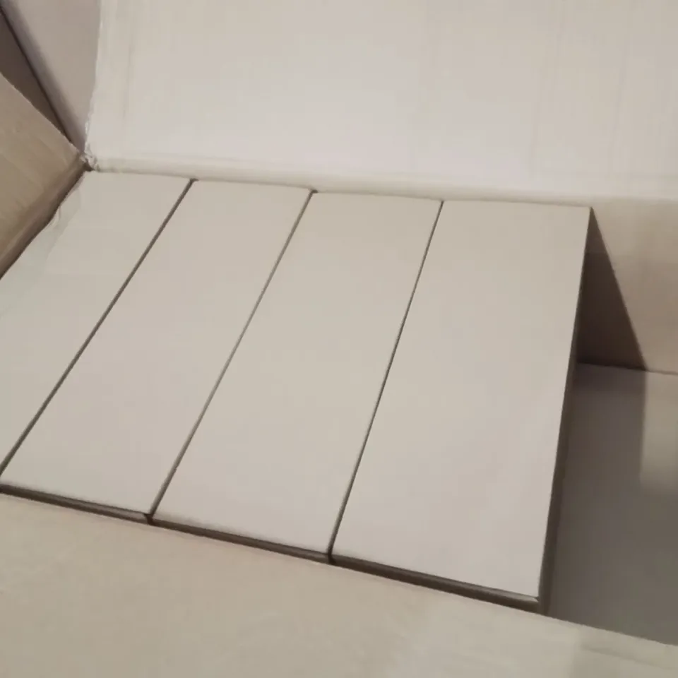 BOX CONTAINING APPROXIMATELY 10 BRAND NEW JD WILLIAMS SNAKE BLOCK HEELS SIZE 7E