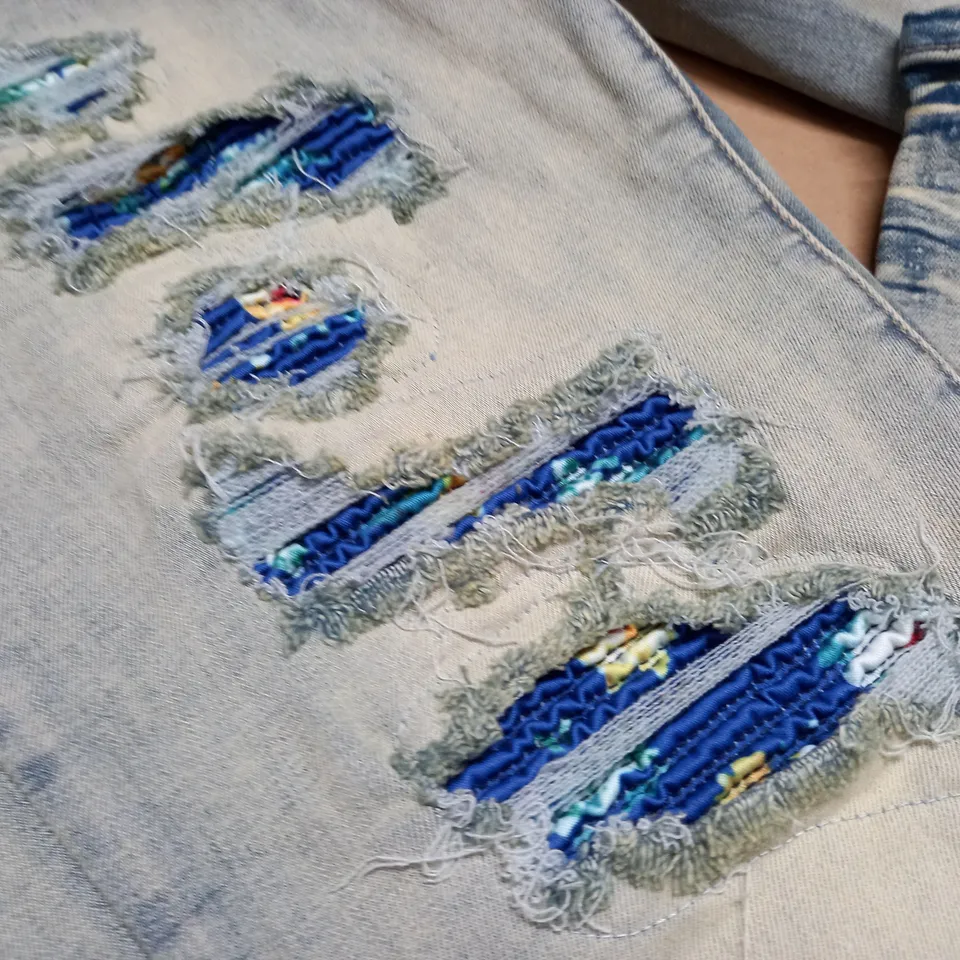 HESNTLS DISTRESSED JEANS - 36