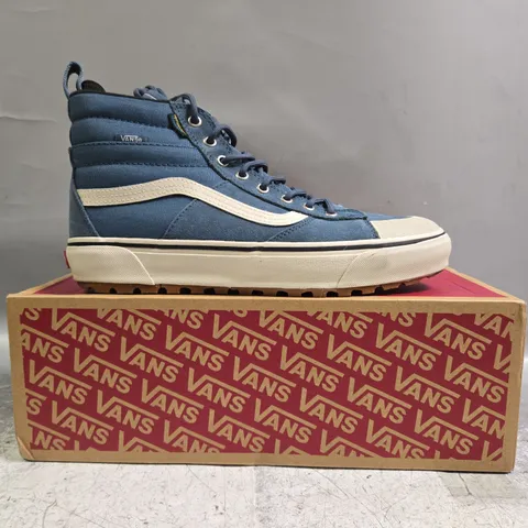 BOXED PAIR OF VANS MTE SK8-HI WATERPROOF SHOES IN BLUE/WHITE SIZE UK 9