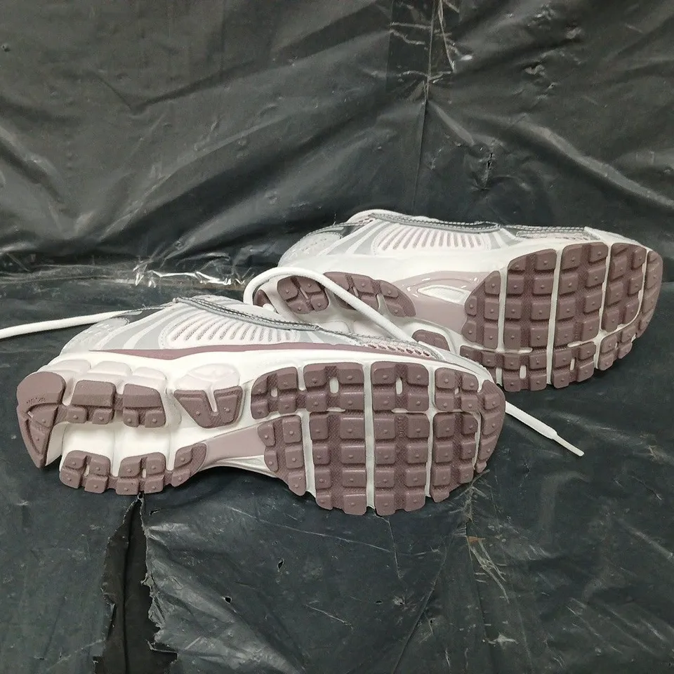 UNBOXED PAIR OF NIKE ZOOM VOMERO SILVER/PINK UK 4.5 