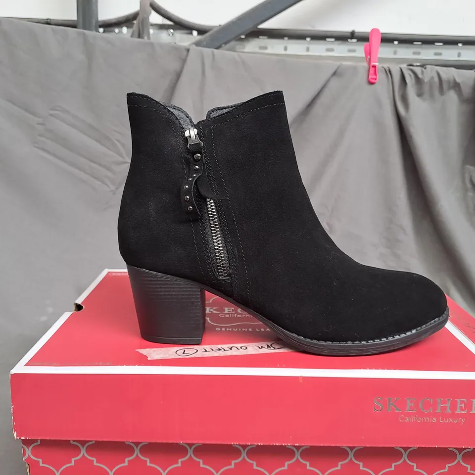 BOXED SKECHERS HIGH HEEL BLACK BOOTS - WOMENS SIZE 10