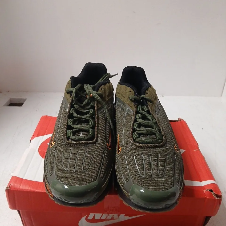 BOXED PAIR NIKE AIR MAX PLUS III TRAINERS – UK 9