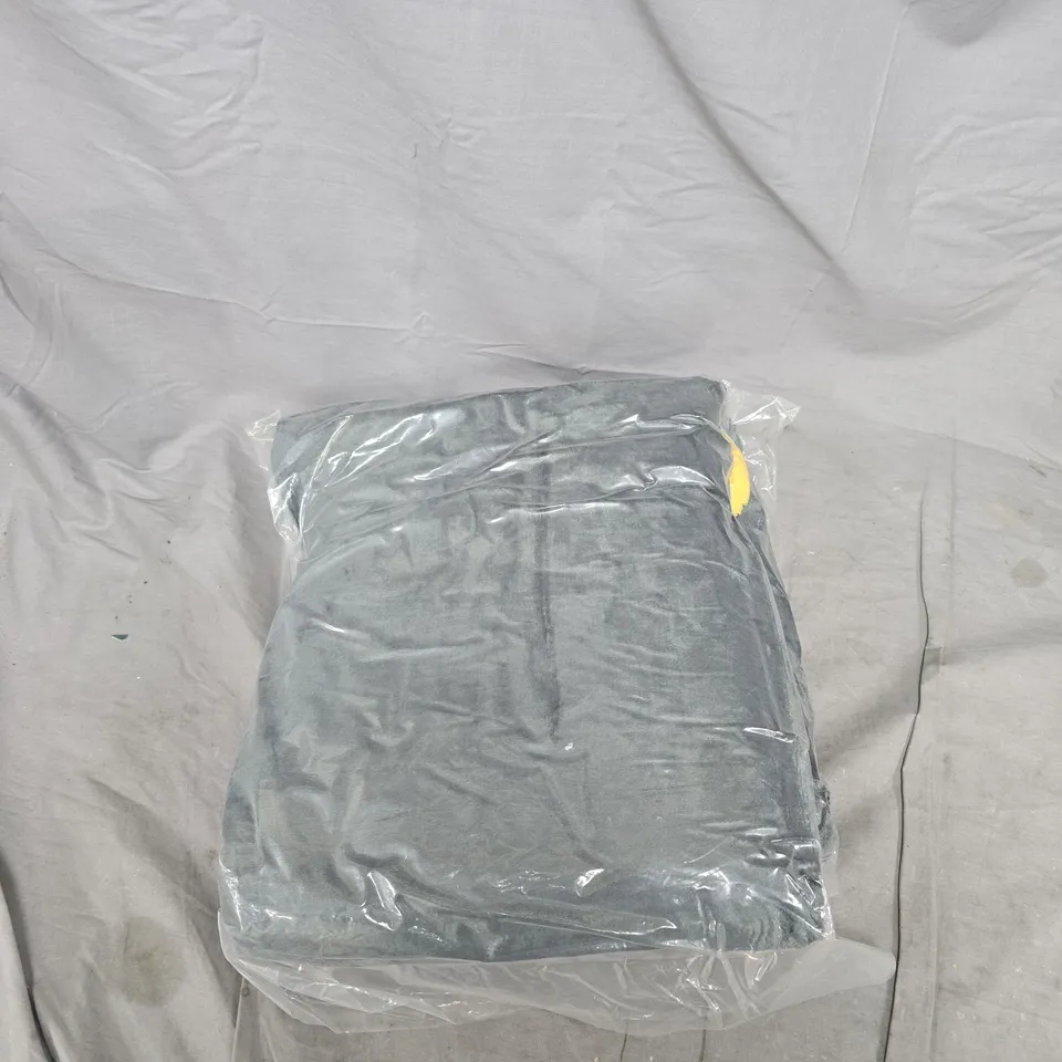 GREY THROW BLANKET – FOLDED, CLEAR PLASTIC PACKAGING