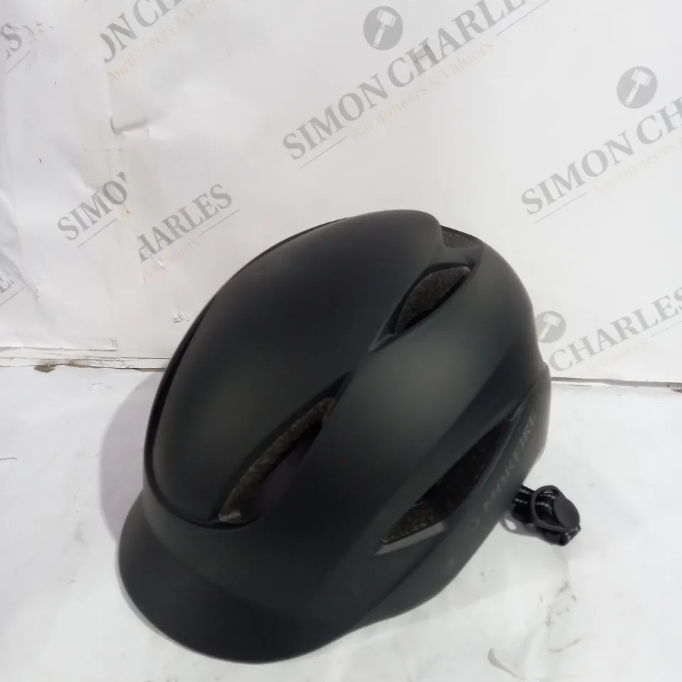 MOKFIRE BIKE HELMET IN BLACK WITH BACK LIGHT
