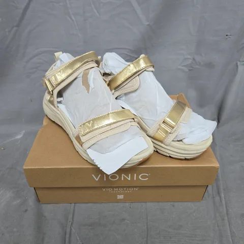 PAIR OF VIONIC WALK MAX WANDERER SANDALS - 6
