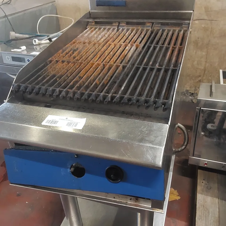 BLUE SEAL CHARGRILL ON BENCH STAND GAS