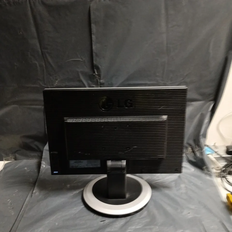 LG FLATRON L194WS-SF 19-INCH LCD MONITOR